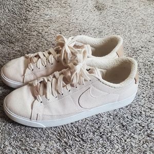 Nike Blazer Low LX Tennis Shoes